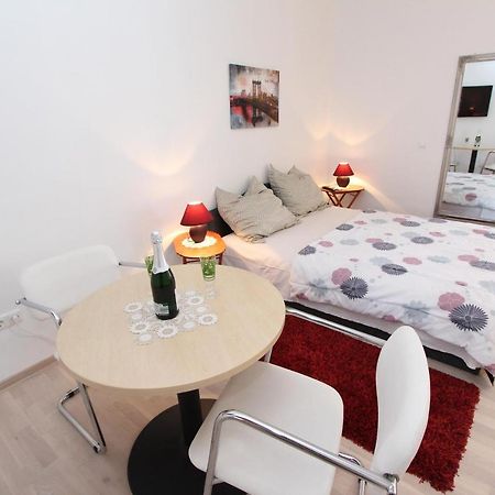 Rooms And Apartments Sally โรวีน ภายนอก รูปภาพ