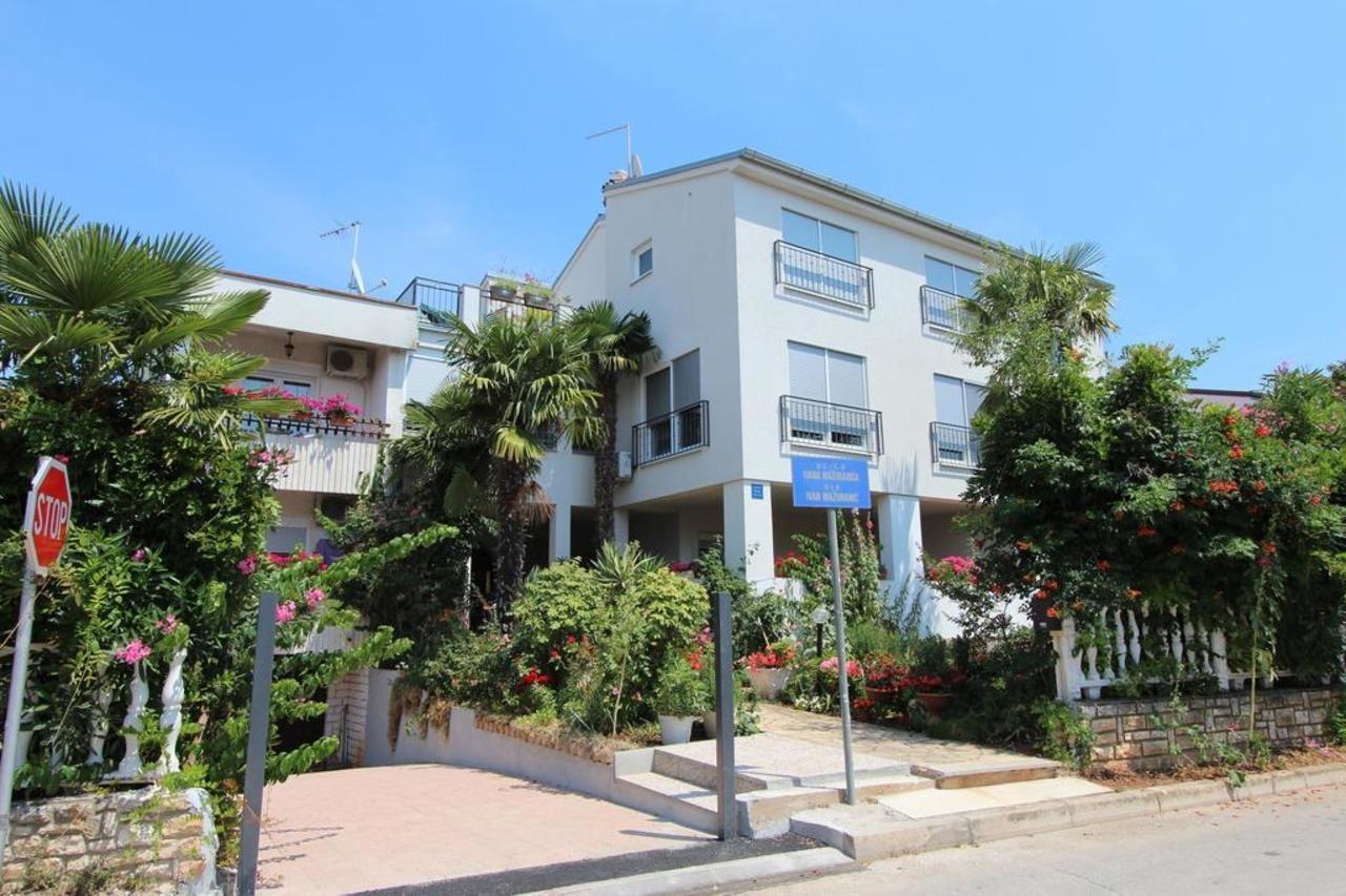 Rooms And Apartments Sally โรวีน ภายนอก รูปภาพ