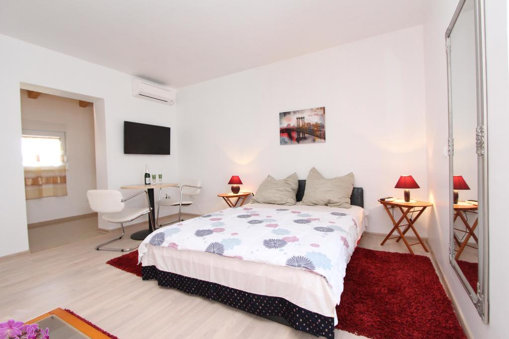 Rooms And Apartments Sally โรวีน ห้อง รูปภาพ