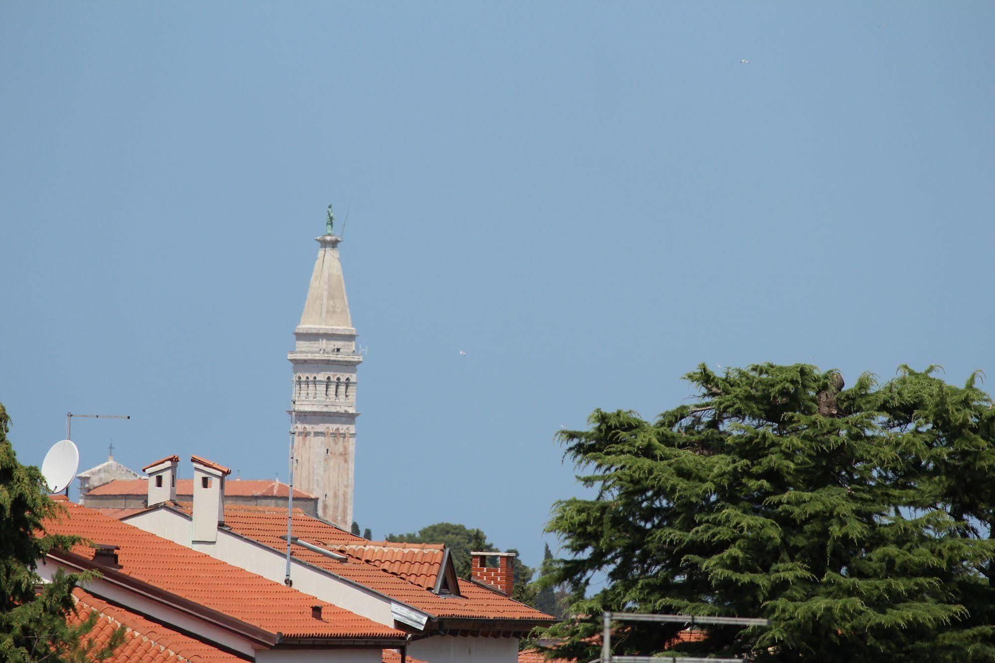 Rooms And Apartments Sally โรวีน ภายนอก รูปภาพ