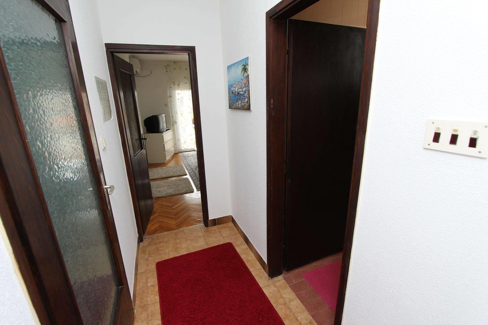 Rooms And Apartments Sally โรวีน ภายนอก รูปภาพ