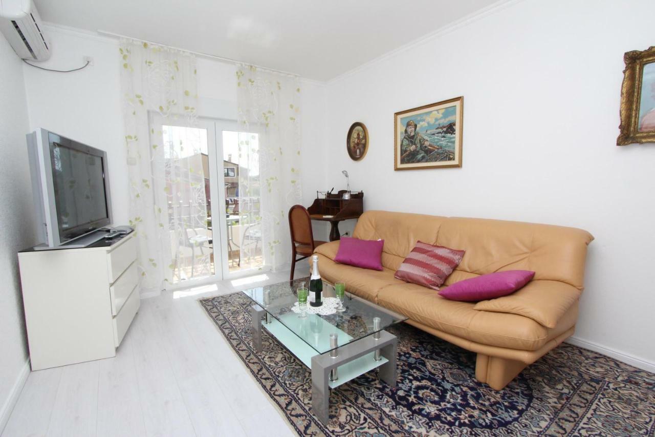 Rooms And Apartments Sally โรวีน ภายนอก รูปภาพ